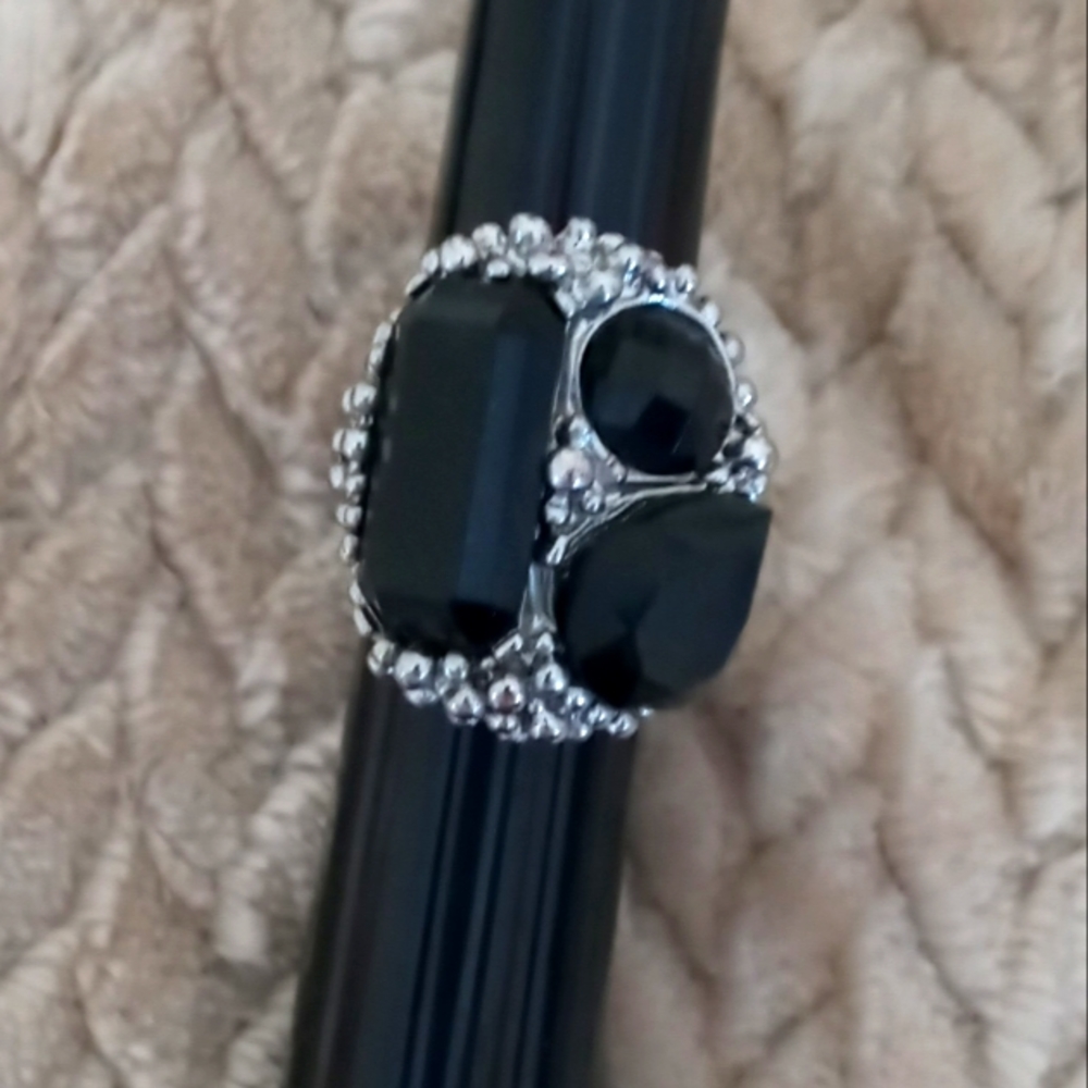 Vintage Stretch Ring With Black Stones - One Size - Estate Jewelry